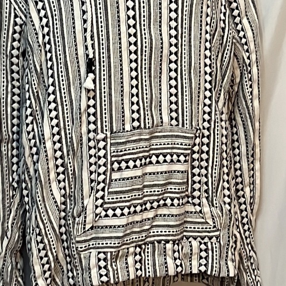 Beach By Exist Monochrome Patterned Hoodie - Picture 3 of 10